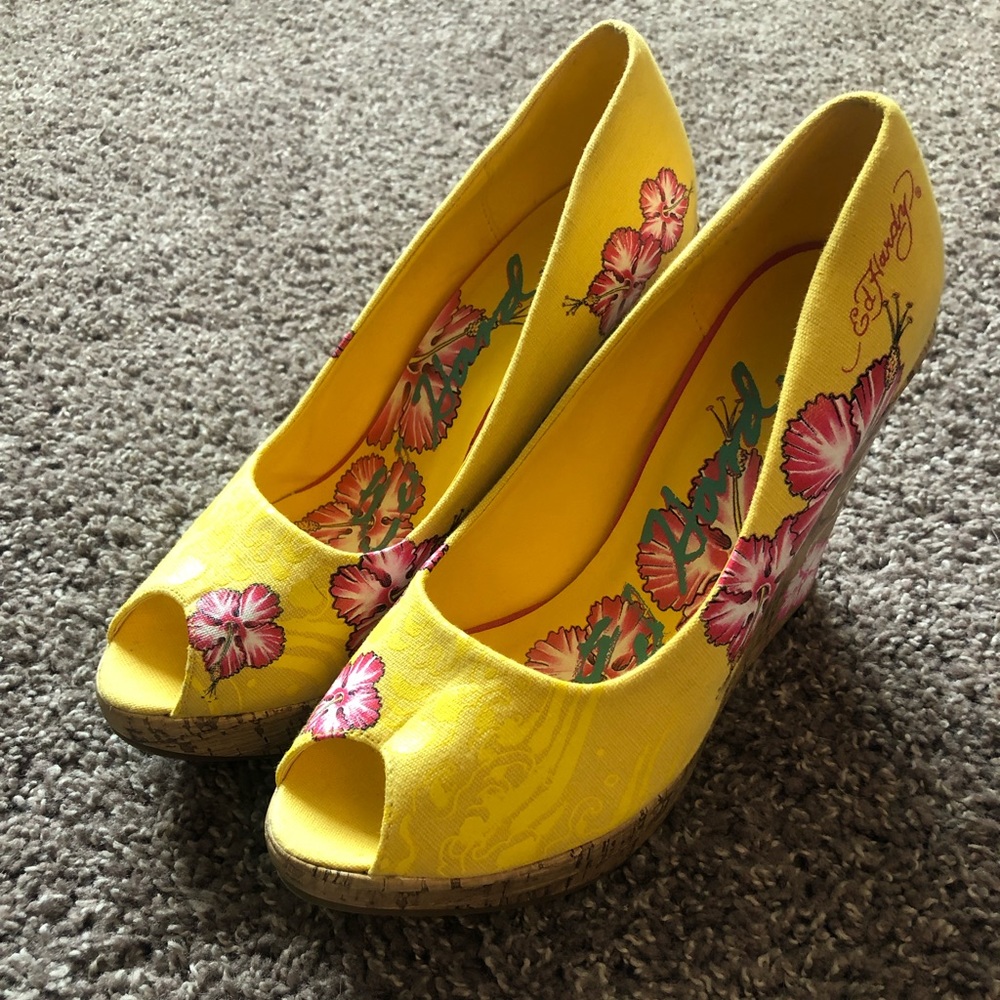 Ed Hardy shoes high heels cute yellow size 9